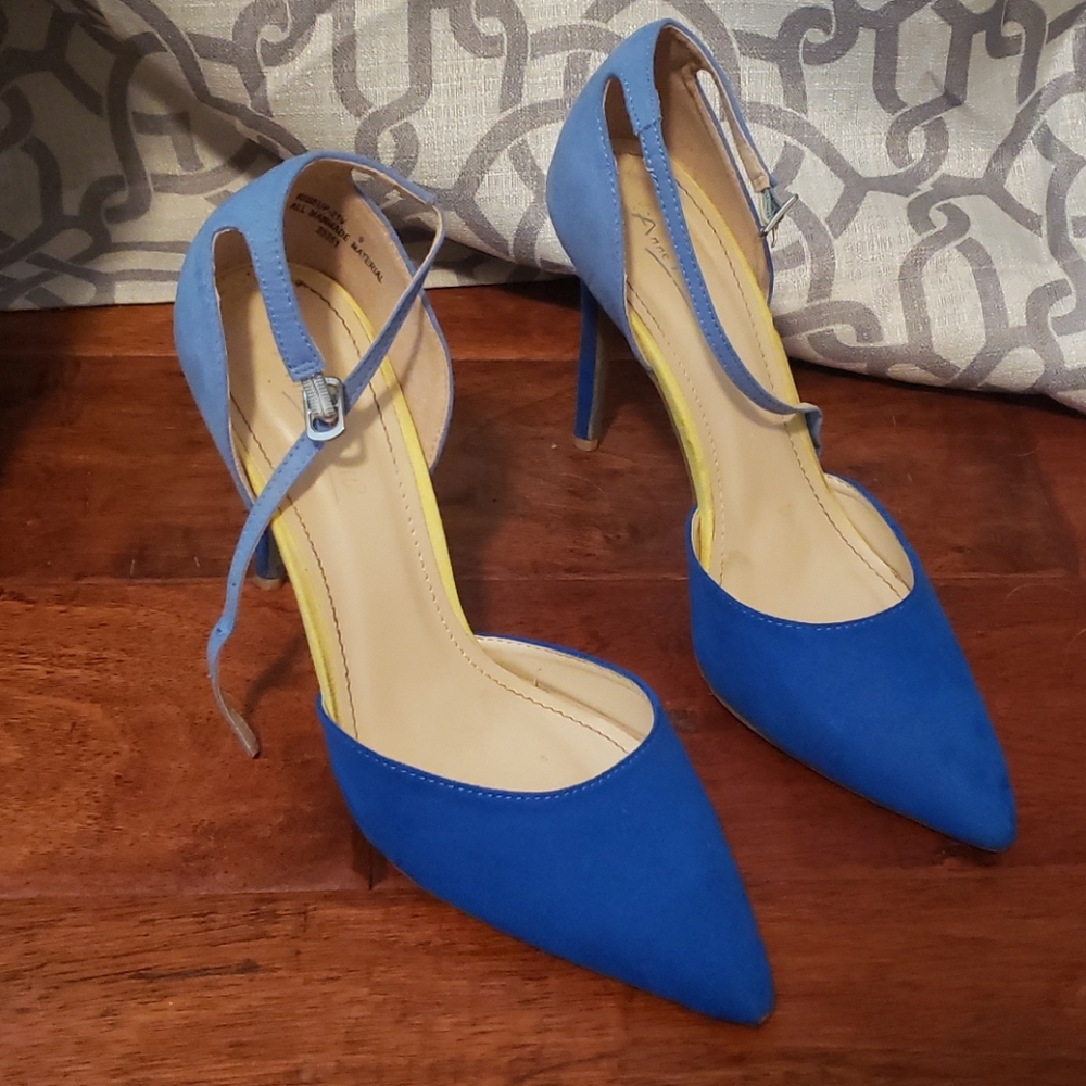 Two-toned blue heels